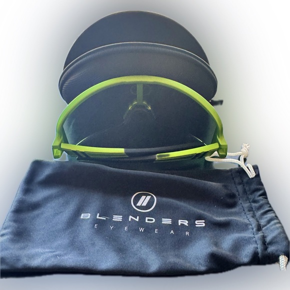 Blenders Polarized Sunglasses - Picture 2 of 4